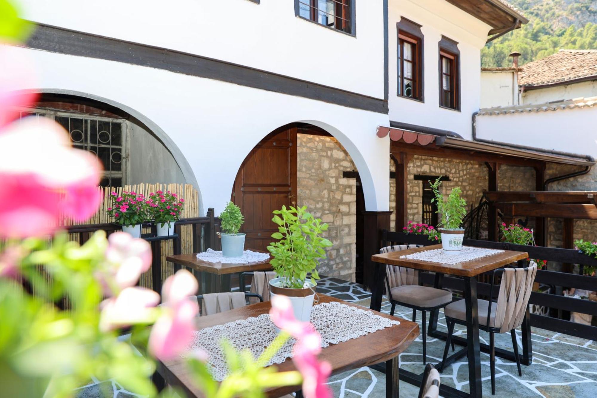 Ador Boutique Hotel Berat Kültér fotó